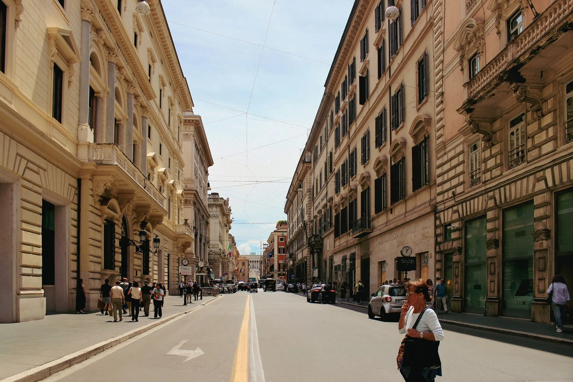 Straat met historische paleizen in een Italiaanse stad